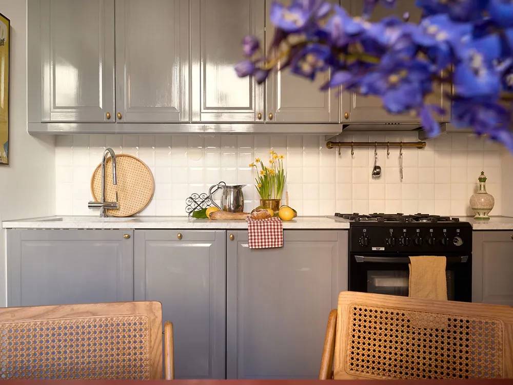 फरी सोफा एवं आरामदायक सजावट: स्टॉकहोम में स्थित एक हृदयस्पर्शी अपार्टमेंट (43 वर्ग मीटर) - Gallery image 12