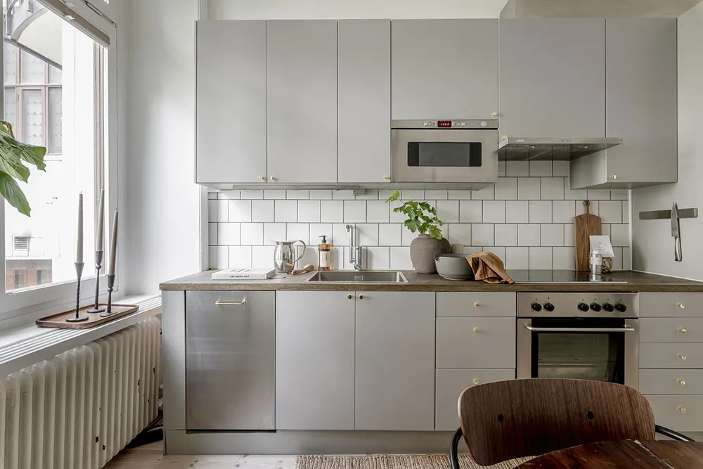 Sand-beige accents in the design of a light Scandinavian apartment (55 sq. m) - Gallery image 21