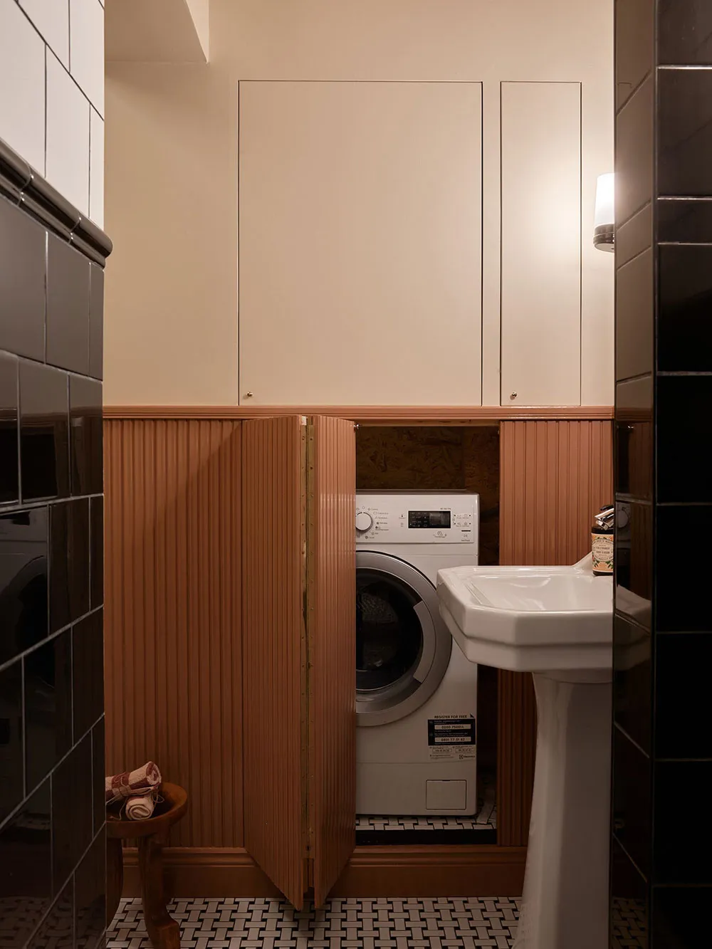 Необычный скандинавский интерьер з тьмями мазаними стінами (70 кв. м) - Gallery image 18