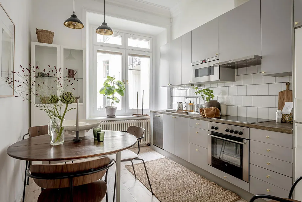 Sand-beige accents in the design of a light Scandinavian apartment (55 sq. m) - Gallery image 17