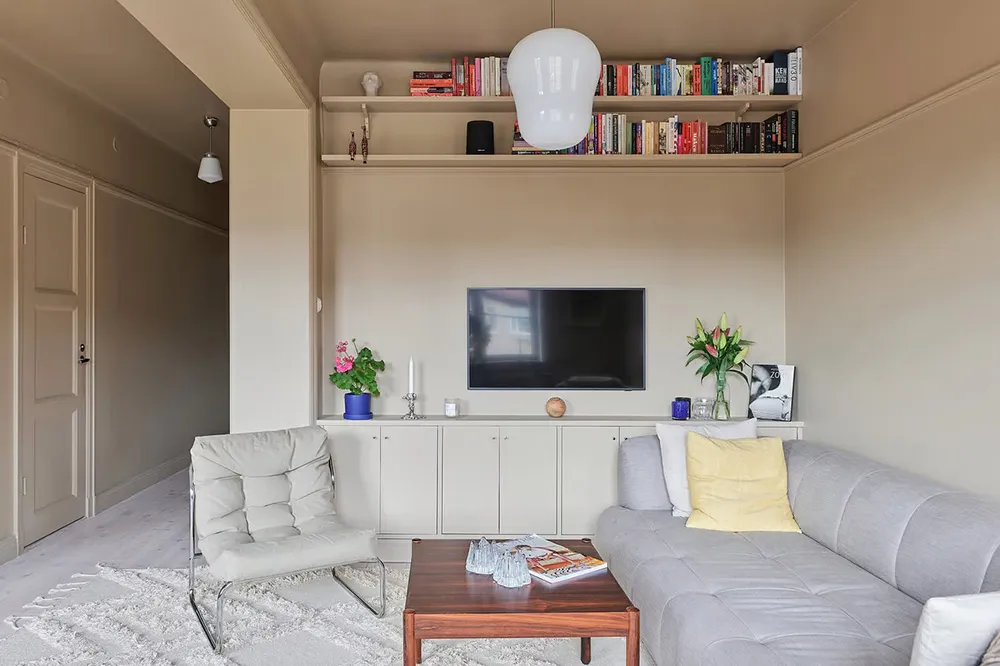 स्वीडिश अपार्टमेंट डिज़ाइन में असामान्य रंगों का उपयोग (59 वर्ग मीटर) - Gallery image 3