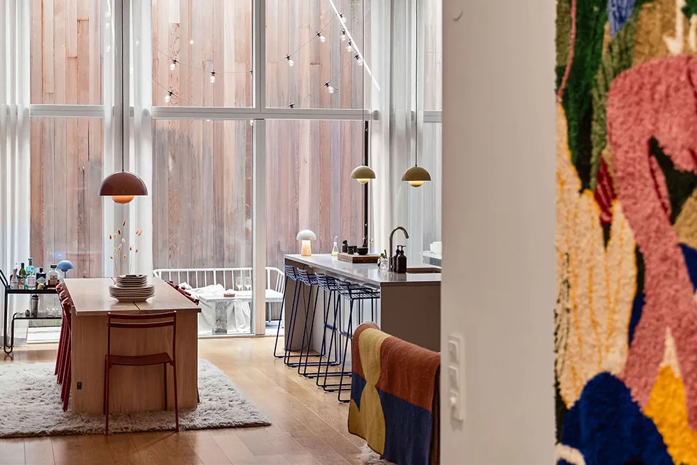 Jasny loft w Stokholmie z niezwykle wysokimi sufitami i patio - Gallery image 11