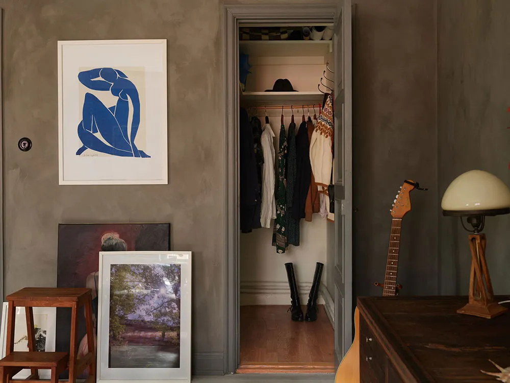 Необычный скандинавский интерьер з тьмями мазаними стінами (70 кв. м) - Gallery image 15