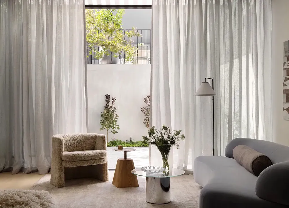 Спокойный современный интерьер в Мельбурне с пастельными вставками и искусством - Gallery image 8