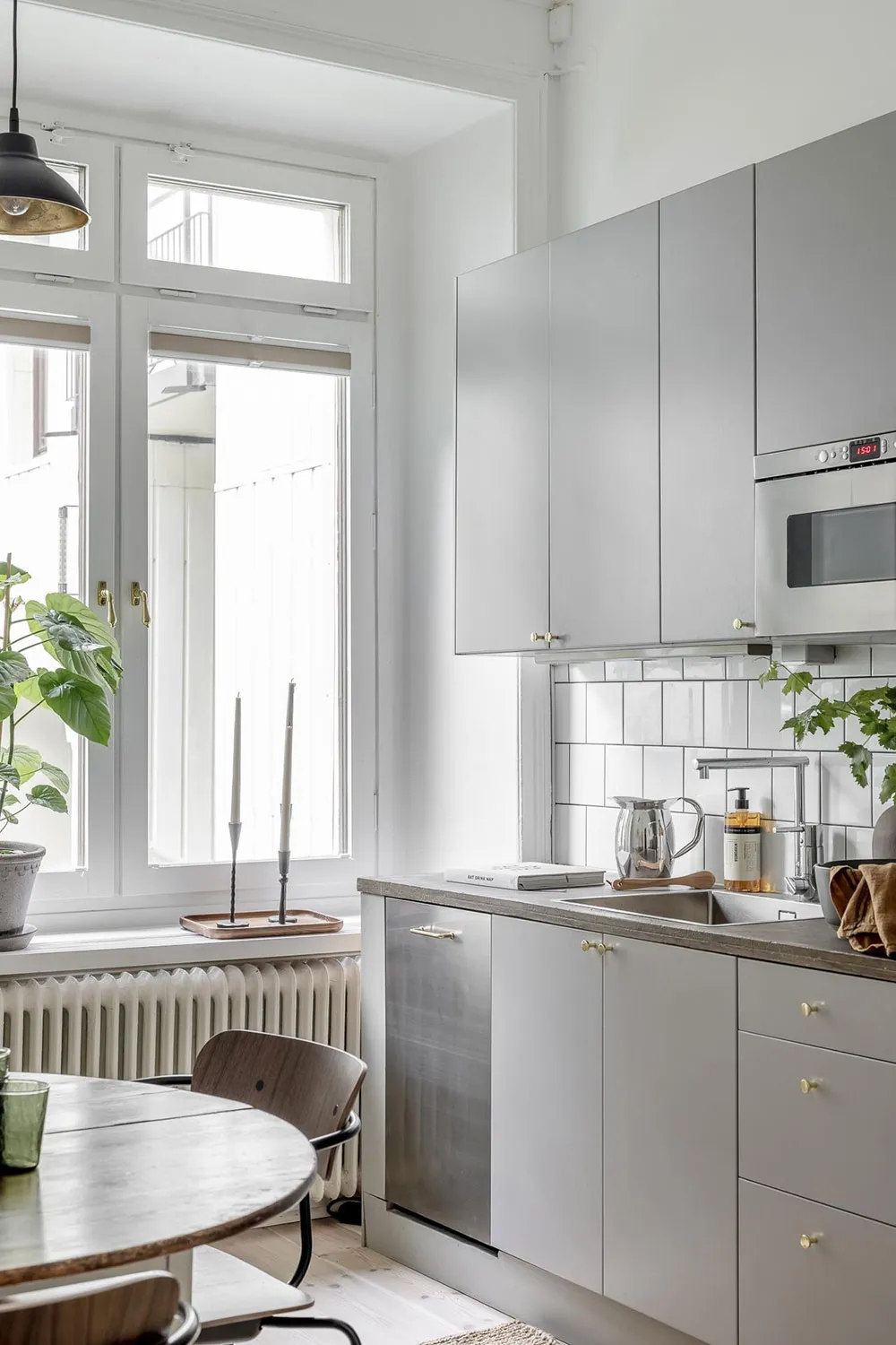 Sand-beige accents in the design of a light Scandinavian apartment (55 sq. m) - Gallery image 20