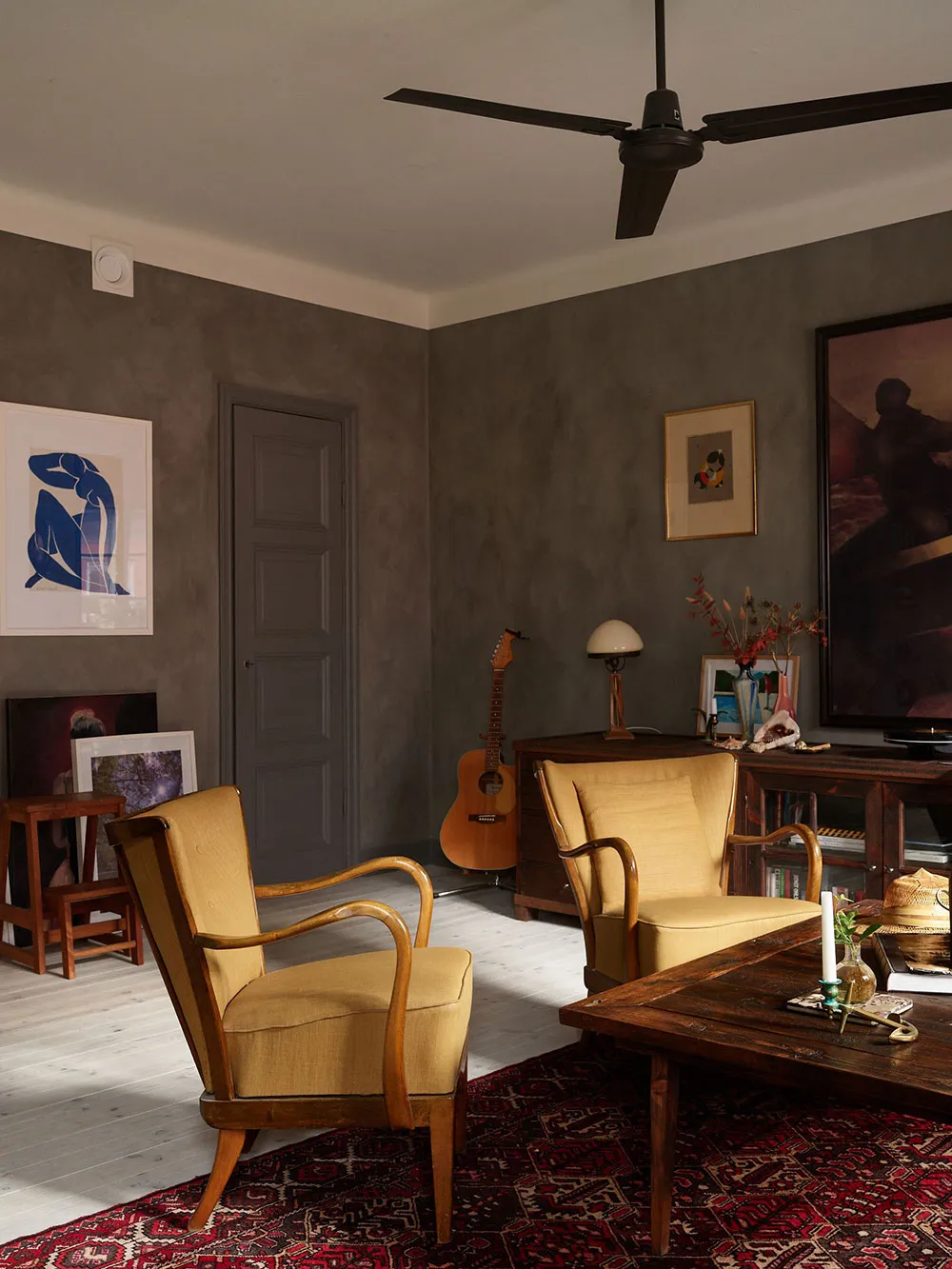 Необычный скандинавский интерьер з тьмями мазаними стінами (70 кв. м) - Gallery image 14