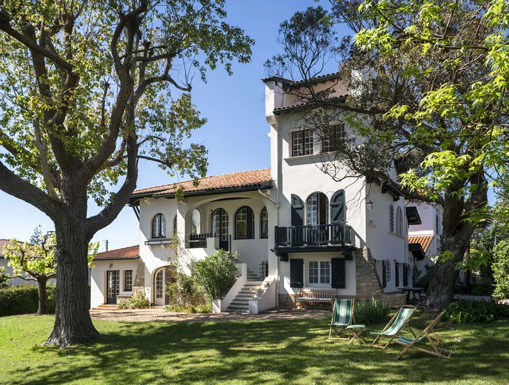 Beautiful Light Interiors of Charming Coastal House in France - Gallery image 2