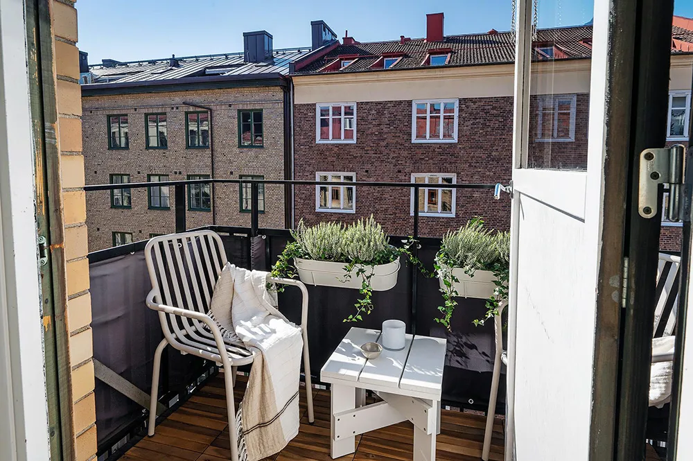 Уютный черно-белый интерьер шведской квартиры - Gallery image 28