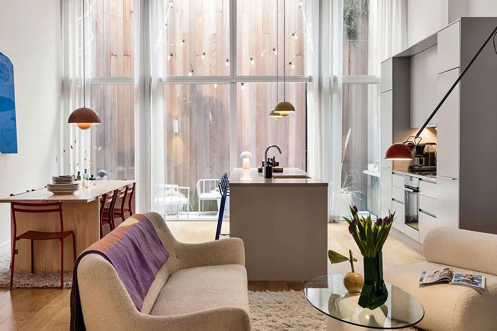 Jasny loft w Stokholmie z niezwykle wysokimi sufitami i patio - Gallery image 5