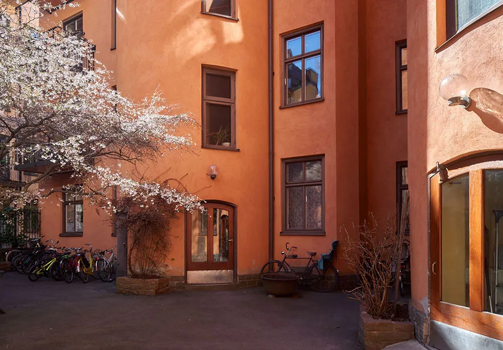 फरी सोफा एवं आरामदायक सजावट: स्टॉकहोम में स्थित एक हृदयस्पर्शी अपार्टमेंट (43 वर्ग मीटर) - Gallery image 22