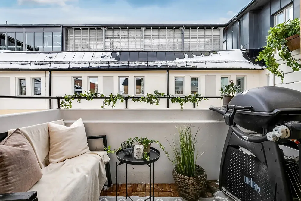 Szwedzki mieszkanie z windową schodami i sypialnią za szybą (72 m²) - Gallery image 25