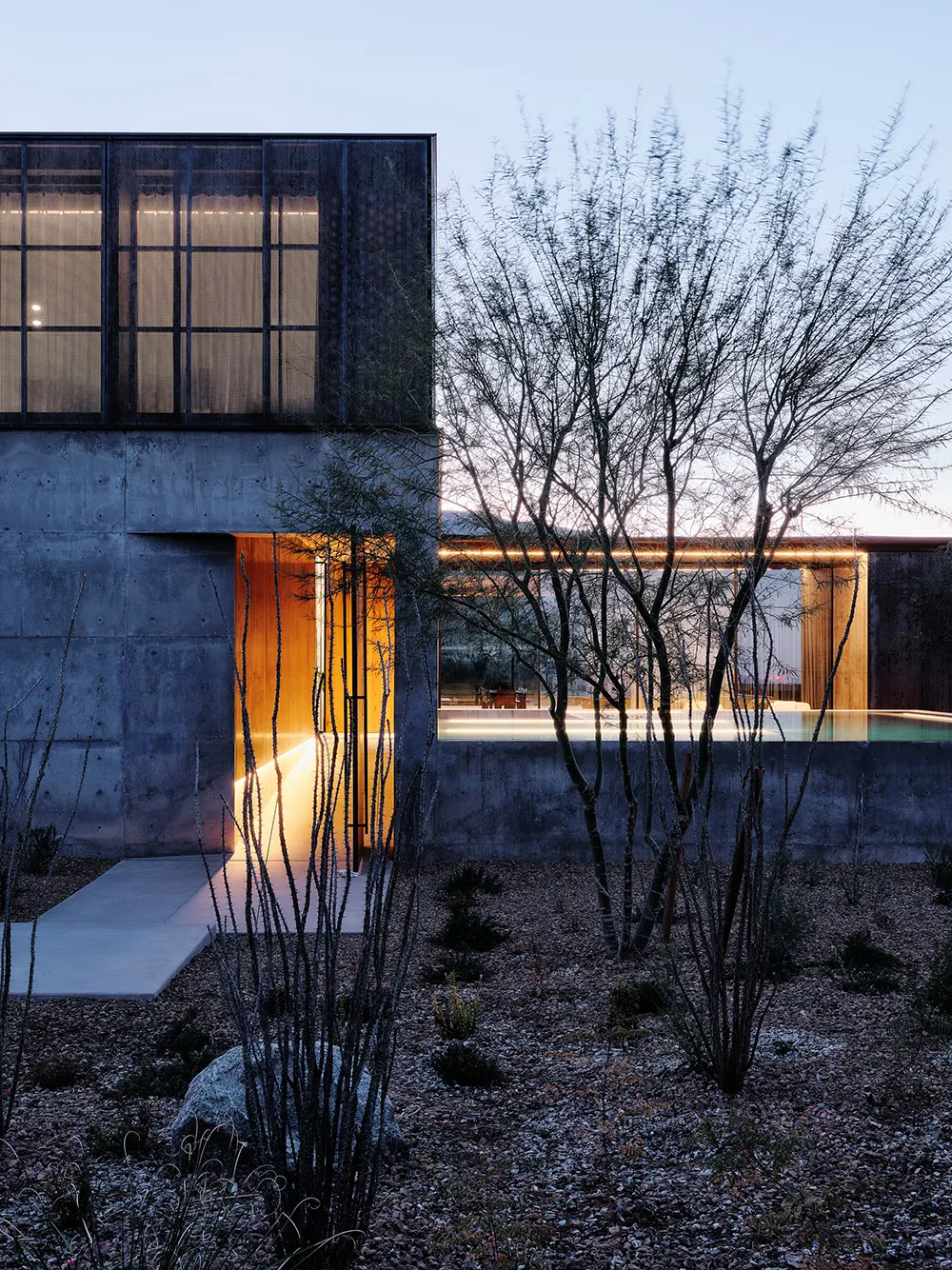 Design brut de maison moderne dans le désert de Las Vegas - Gallery image 1