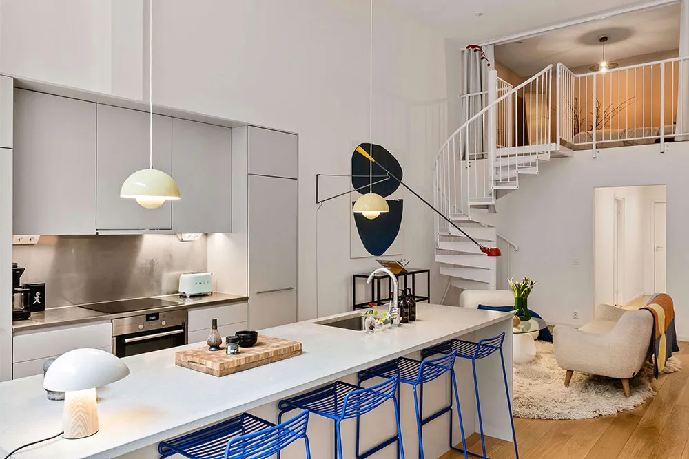 Jasny loft w Stokholmie z niezwykle wysokimi sufitami i patio - Gallery image 6