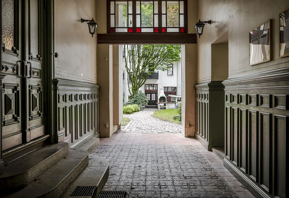 Sand-beige accents in the design of a light Scandinavian apartment (55 sq. m) - Gallery image 26