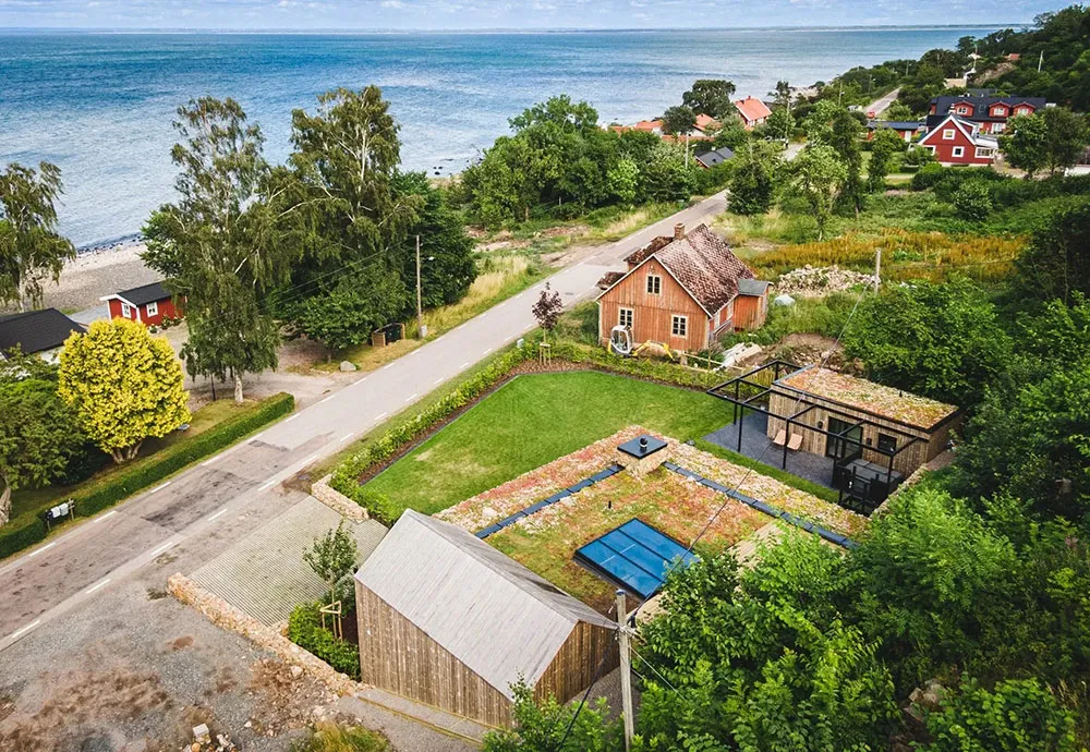 Стильные натуральные интерьеры шведского дома из дерева и камня - Gallery image 32