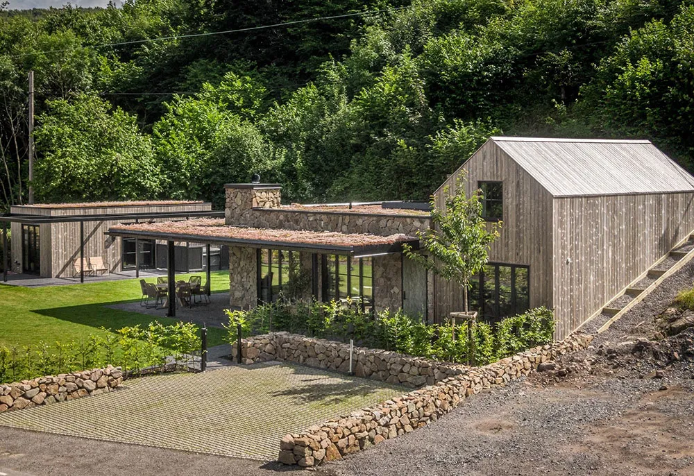 Стильные натуральные интерьеры шведского дома из дерева и камня - Gallery image 34