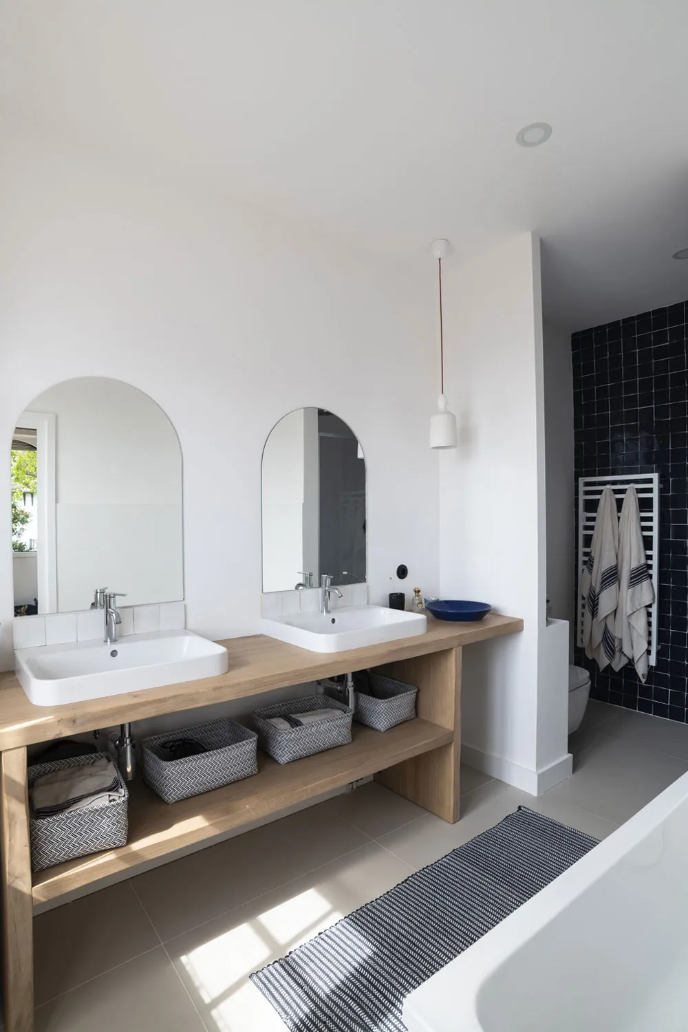 Beautiful Light Interiors of Charming Coastal House in France - Gallery image 12