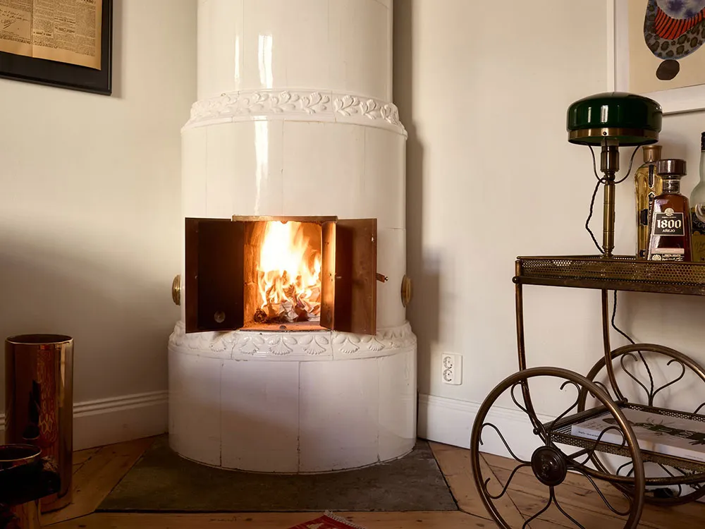 फरी सोफा एवं आरामदायक सजावट: स्टॉकहोम में स्थित एक हृदयस्पर्शी अपार्टमेंट (43 वर्ग मीटर) - Gallery image 7