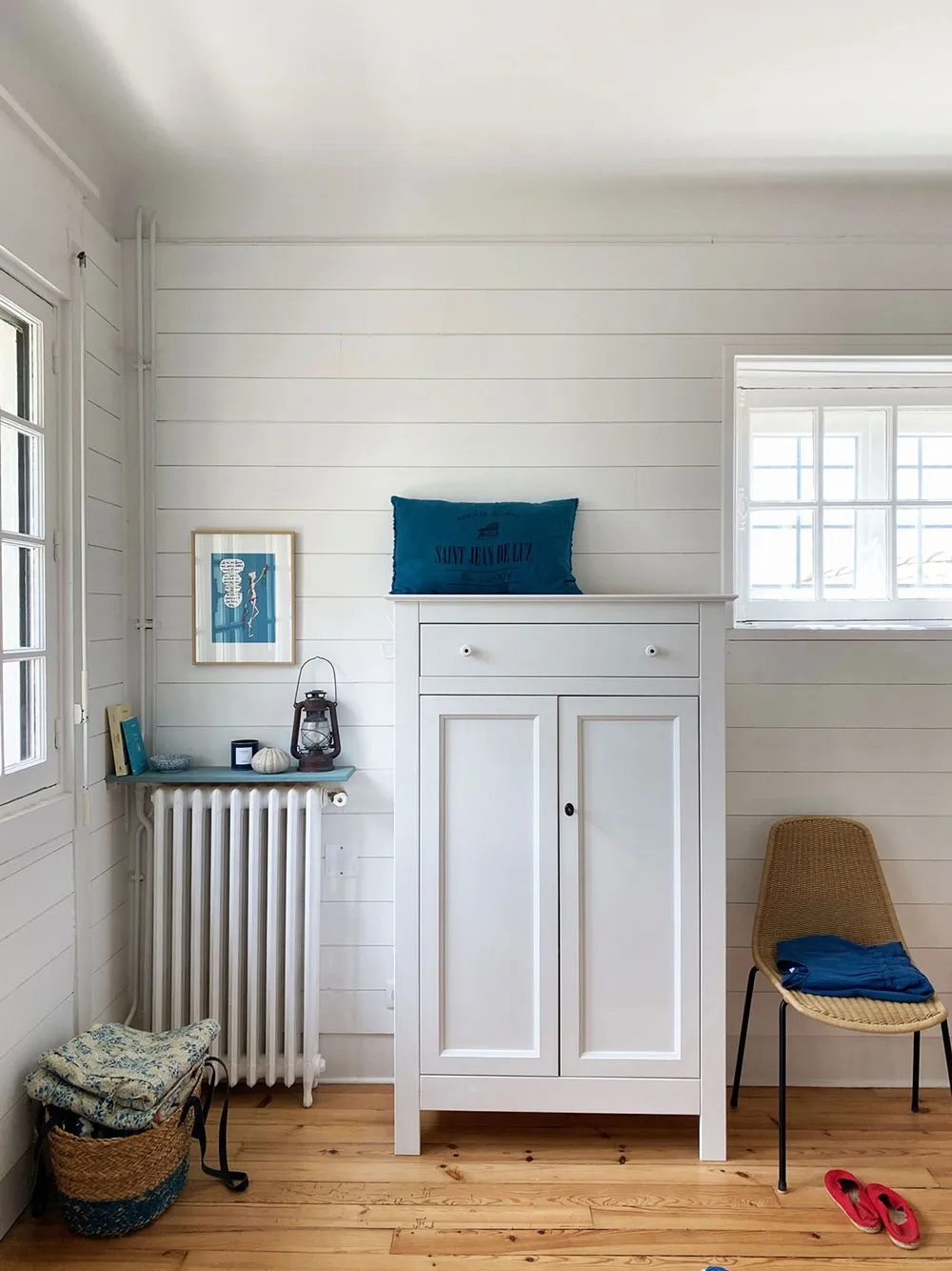 Beautiful Light Interiors of Charming Coastal House in France - Gallery image 15