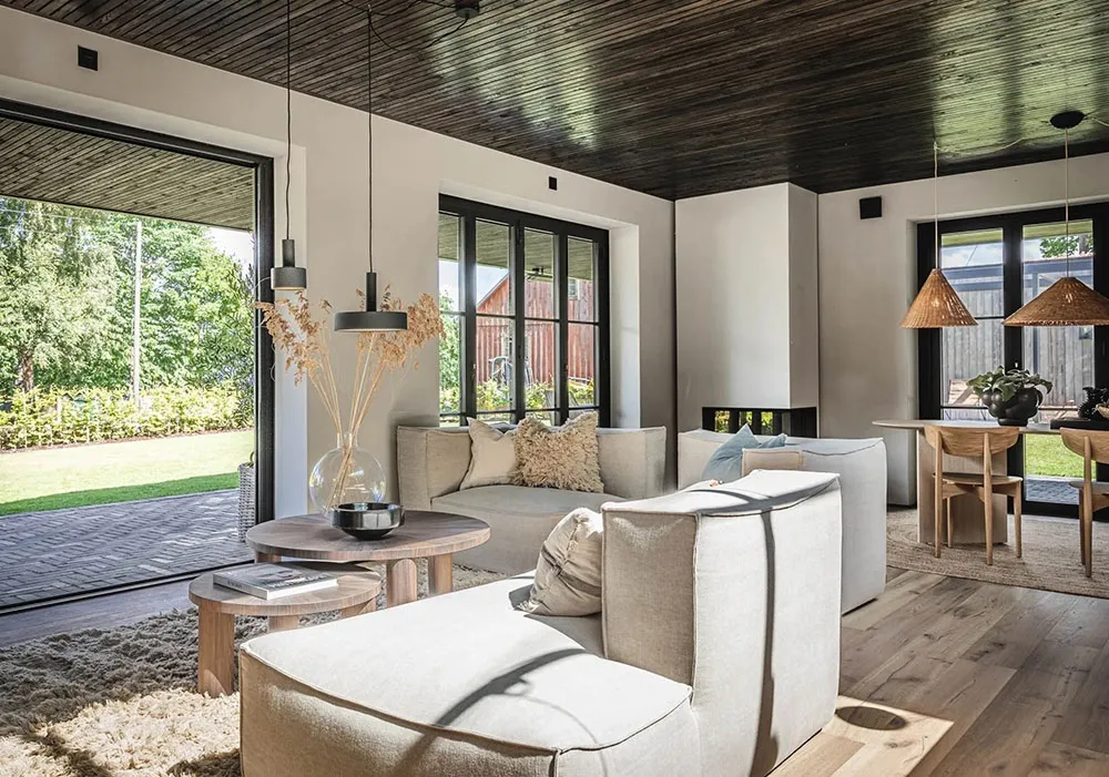 Стильные натуральные интерьеры шведского дома из дерева и камня - Gallery image 2