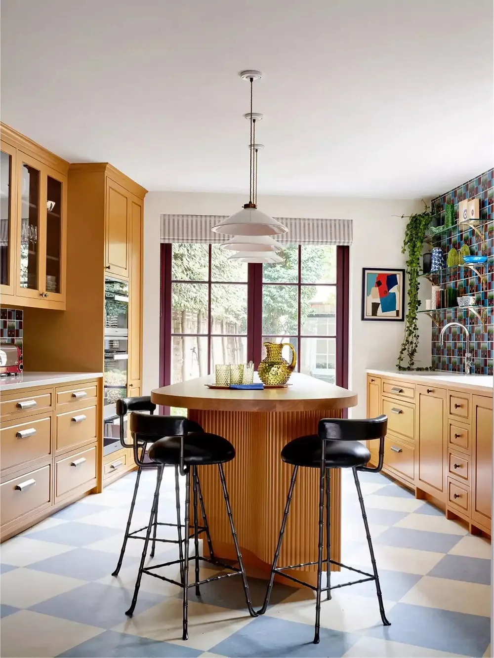 Mix lebhafter Farben und interessanter Muster im Zentrum von London - Gallery image 2