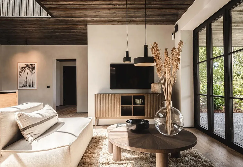 Стильные натуральные интерьеры шведского дома из дерева и камня - Gallery image 4