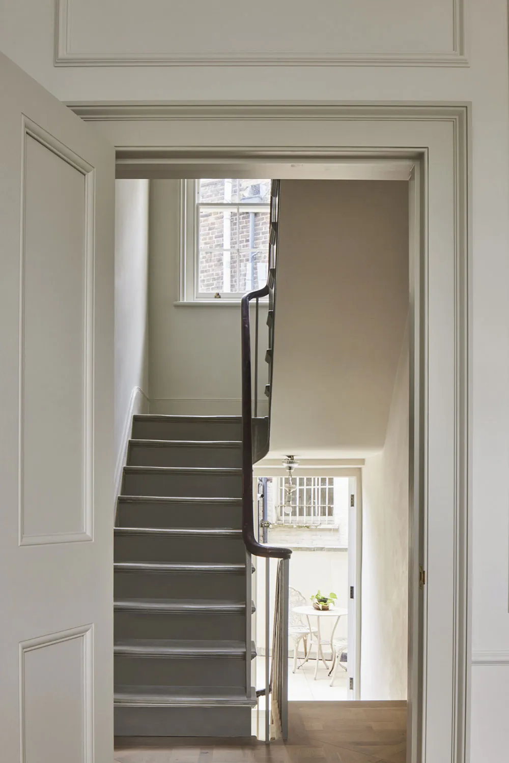 Sérénité et noblesse des intérieurs modernes d'un townhouse historique à Londres - Gallery image 13