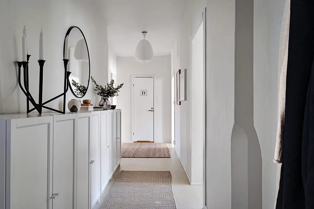 Уютный черно-белый интерьер шведской квартиры - Gallery image 27