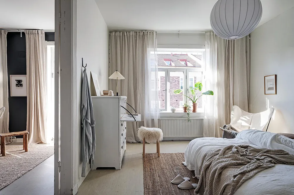 Уютный черно-белый интерьер шведской квартиры - Gallery image 17