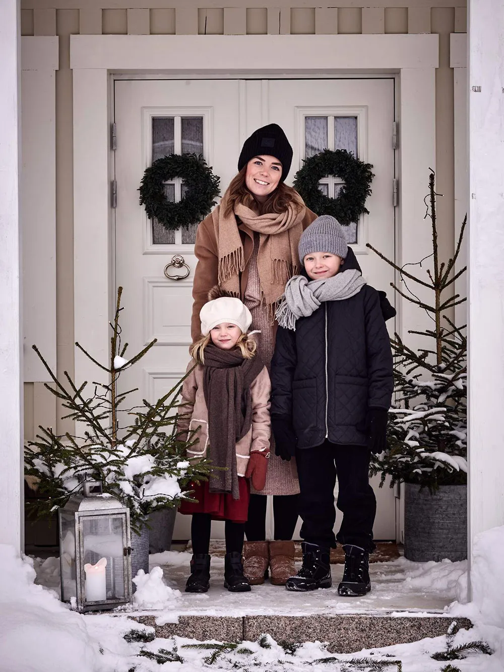 Gemütlicher Winter in einer schwedischen Dorfstraße - 2