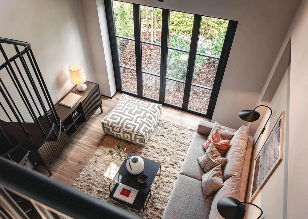 Стильные натуральные интерьеры шведского дома из дерева и камня - Gallery image 17