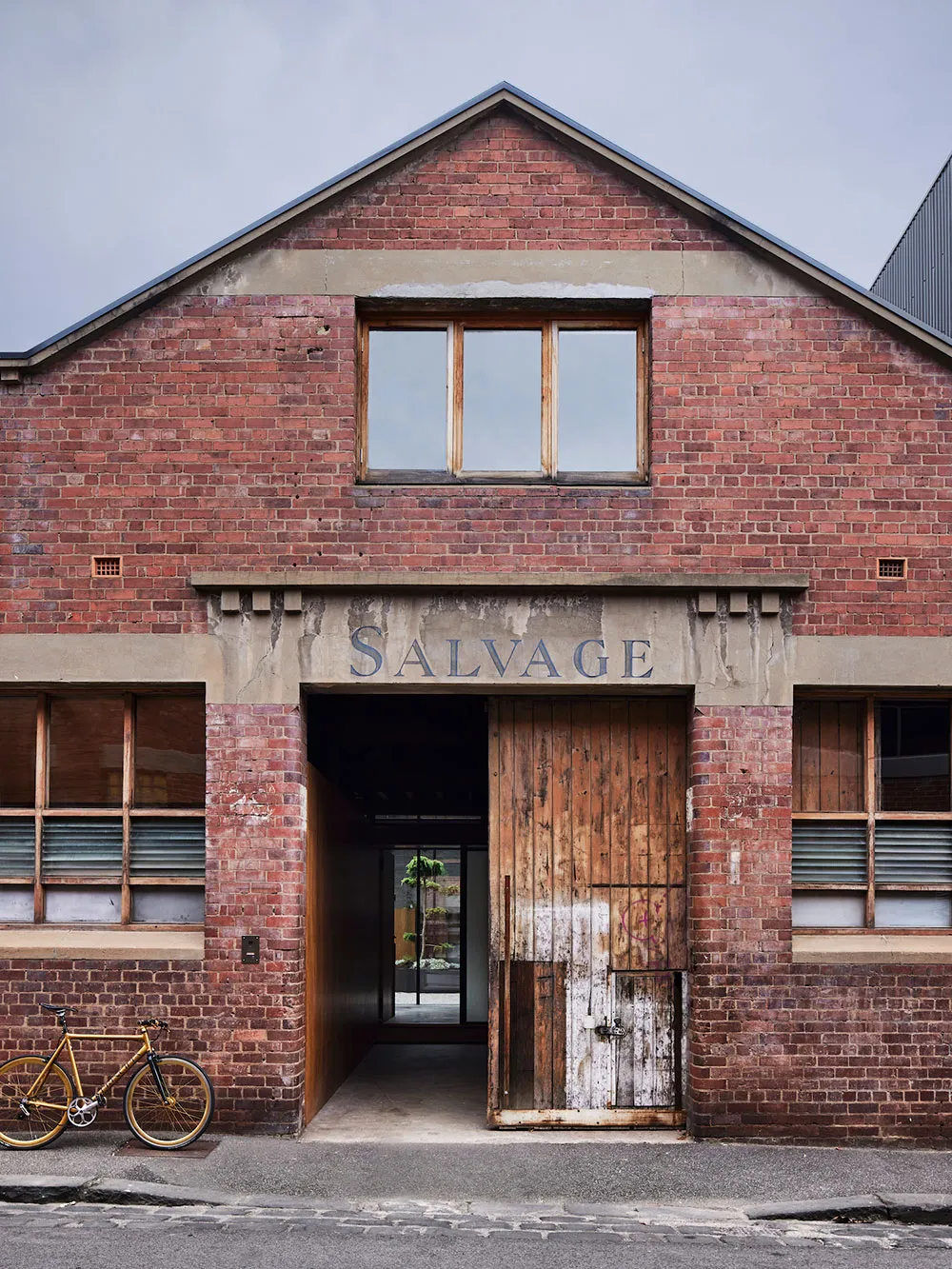Un hermoso almacén de ladrillo se convirtió en un estilo hogar para una pareja de ancianos en Sídney - Gallery image 1