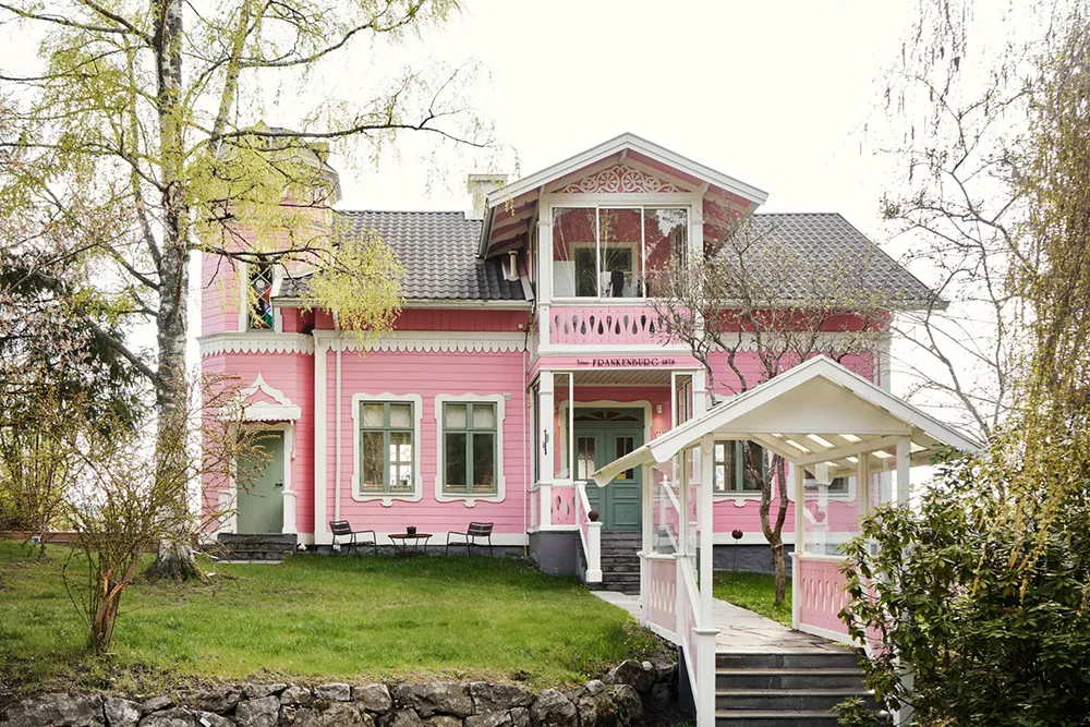 Enchanted Pink Cottage on the Coast in Sweden - Gallery image 11