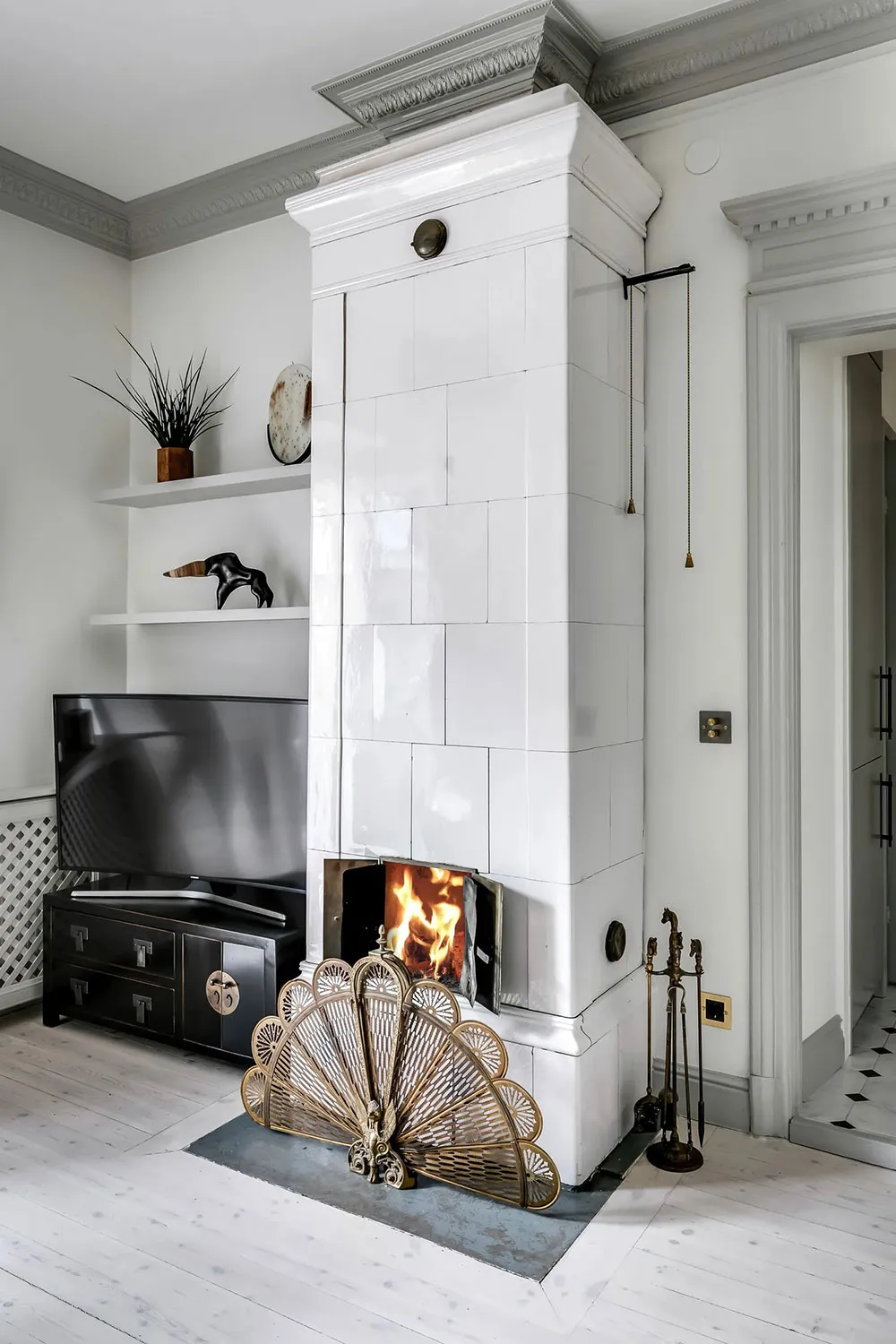 Szwedzki mieszkanie z windową schodami i sypialnią za szybą (72 m²) - Gallery image 7