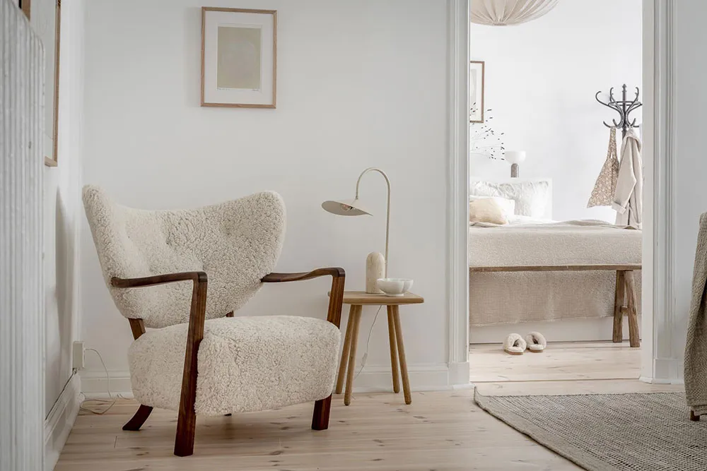 Sand-beige accents in the design of a light Scandinavian apartment (55 sq. m) - Gallery image 13