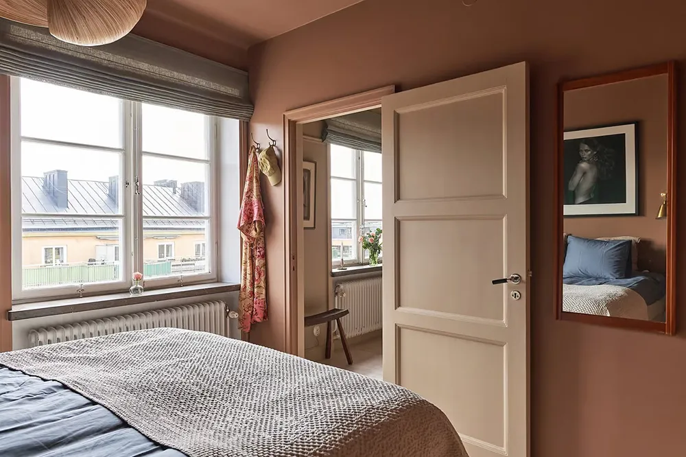 स्वीडिश अपार्टमेंट डिज़ाइन में असामान्य रंगों का उपयोग (59 वर्ग मीटर) - Gallery image 7