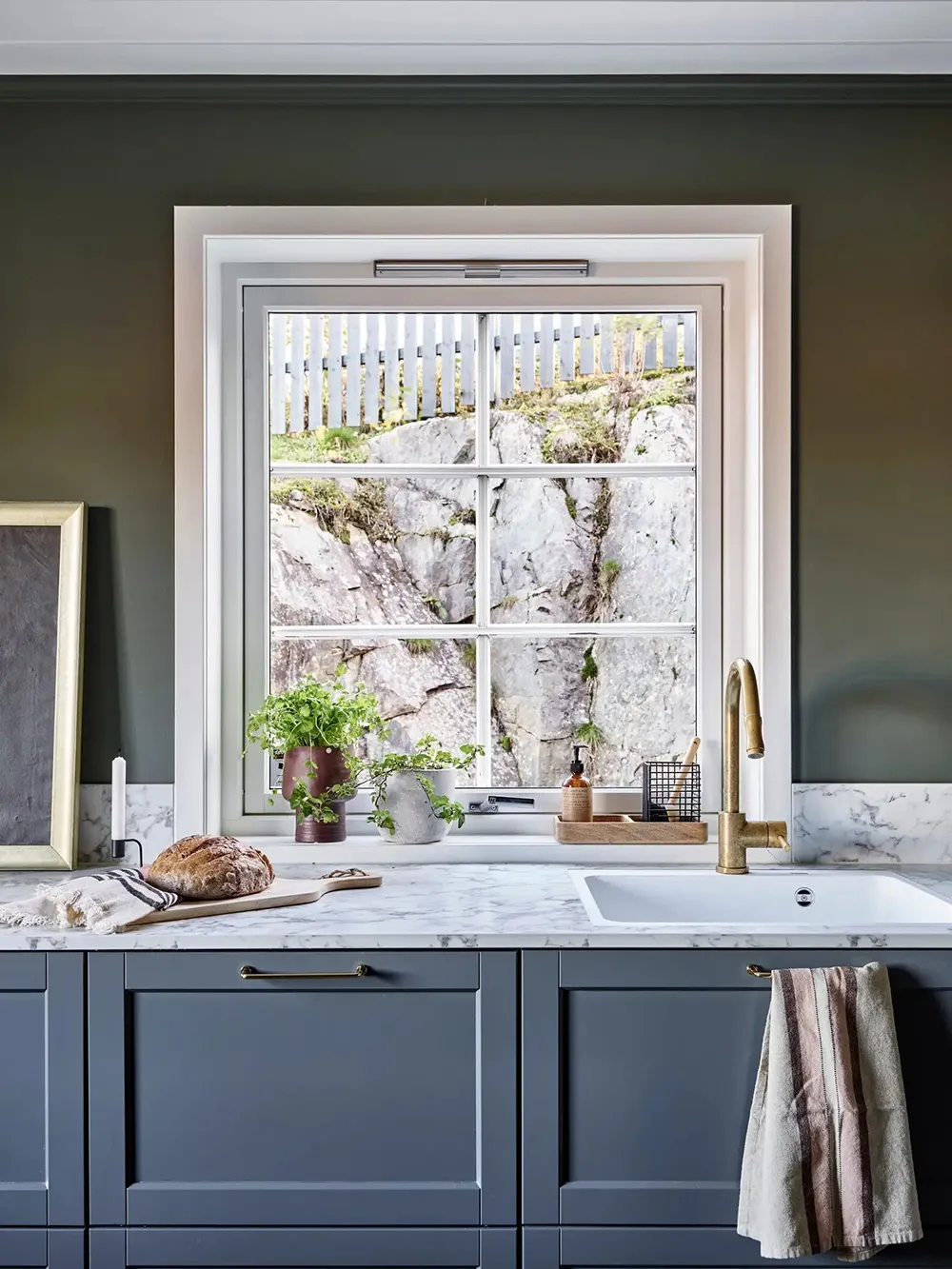 Pequeña casa de campo sueca junto a la roca - Gallery image 6