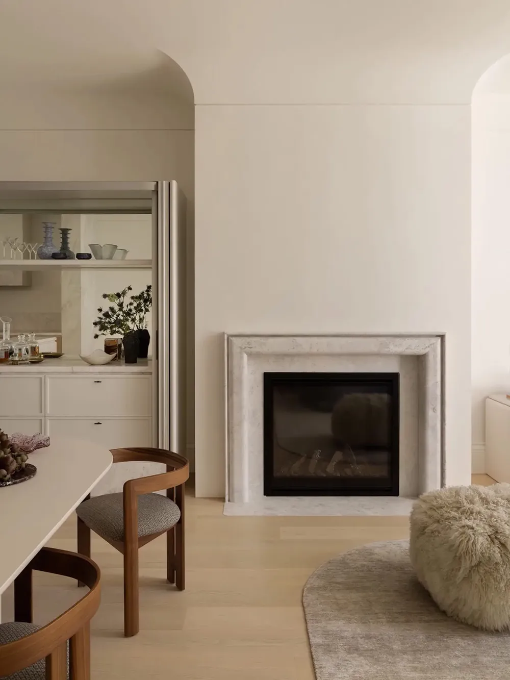 Спокойный современный интерьер в Мельбурне с пастельными вставками и искусством - Gallery image 9