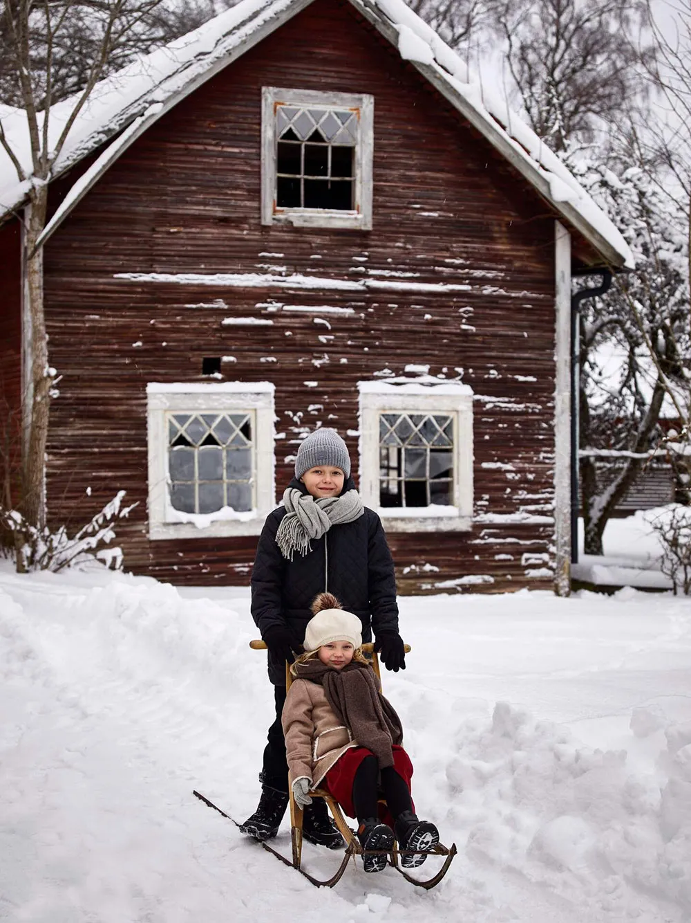Gemütlicher Winter in einer schwedischen Dorfstraße - 12