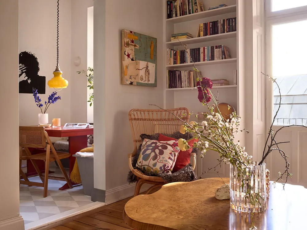 फरी सोफा एवं आरामदायक सजावट: स्टॉकहोम में स्थित एक हृदयस्पर्शी अपार्टमेंट (43 वर्ग मीटर) - Gallery image 9