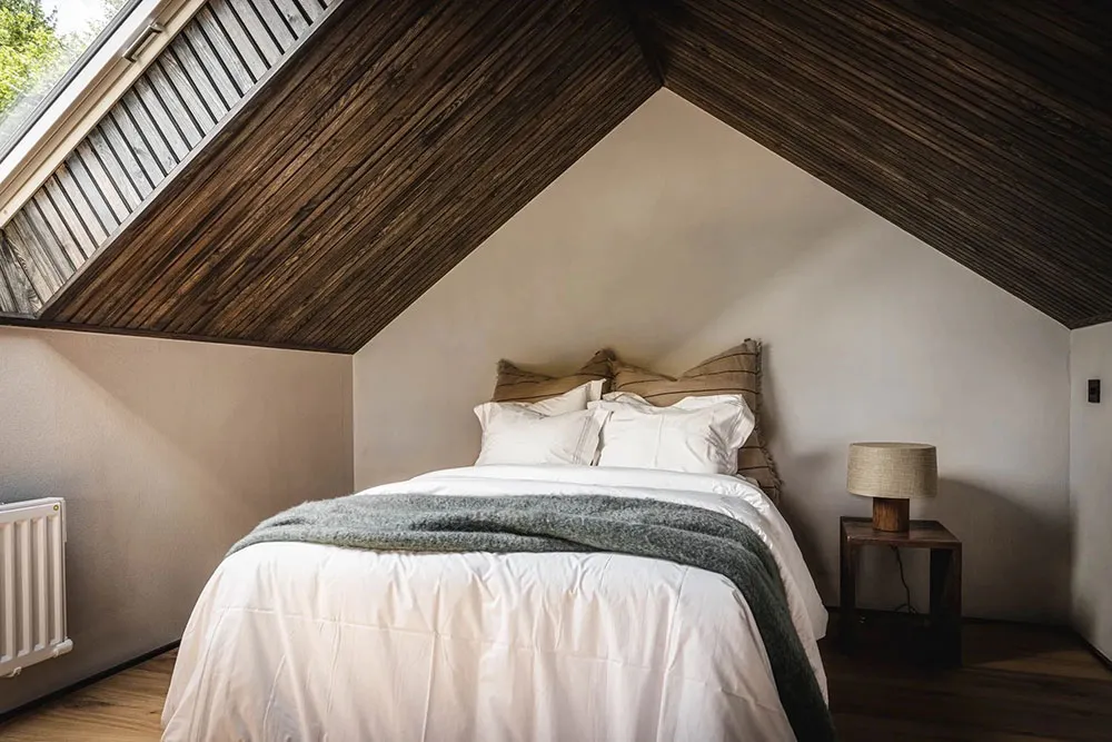 Стильные натуральные интерьеры шведского дома из дерева и камня - Gallery image 20