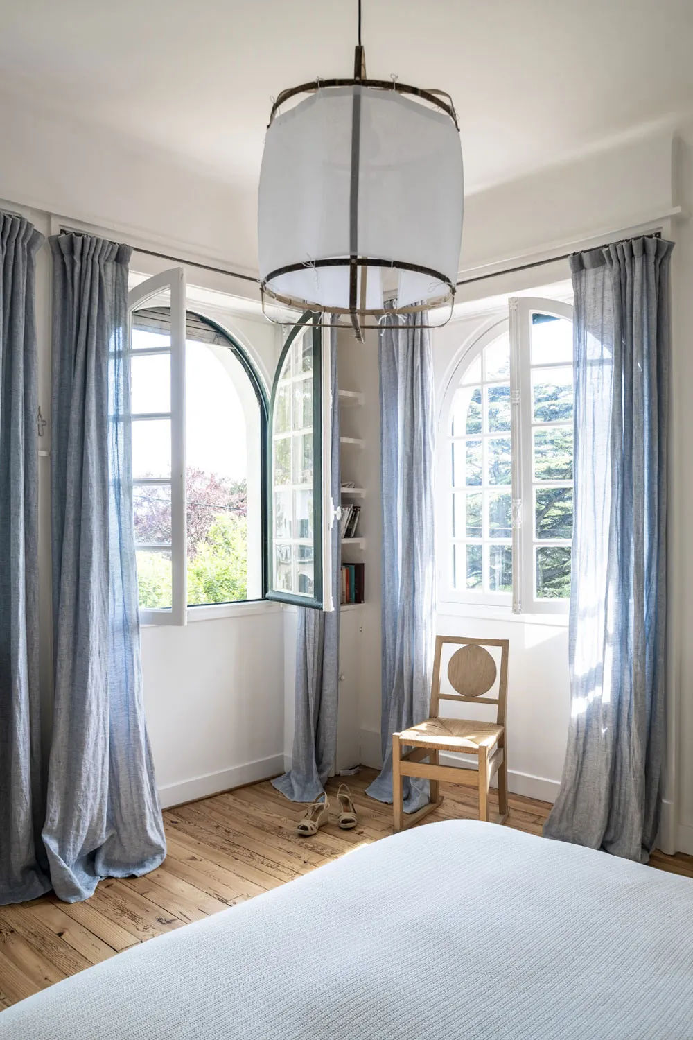 Beautiful Light Interiors of Charming Coastal House in France - Gallery image 17