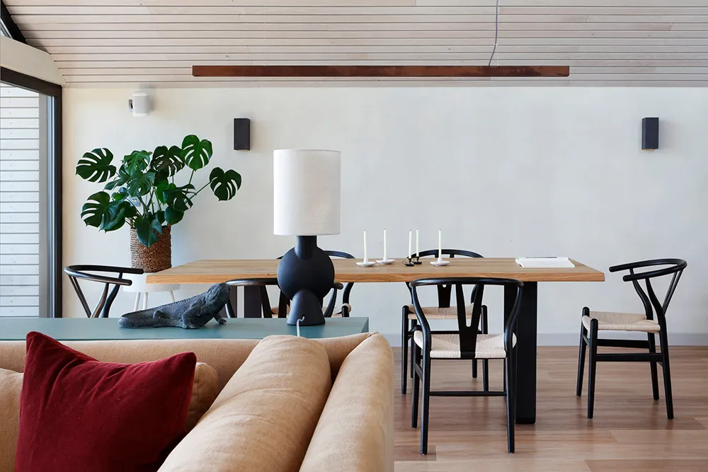 スコットランドの島々の景色が望める、明るくモダンなインテリア - Gallery image 4