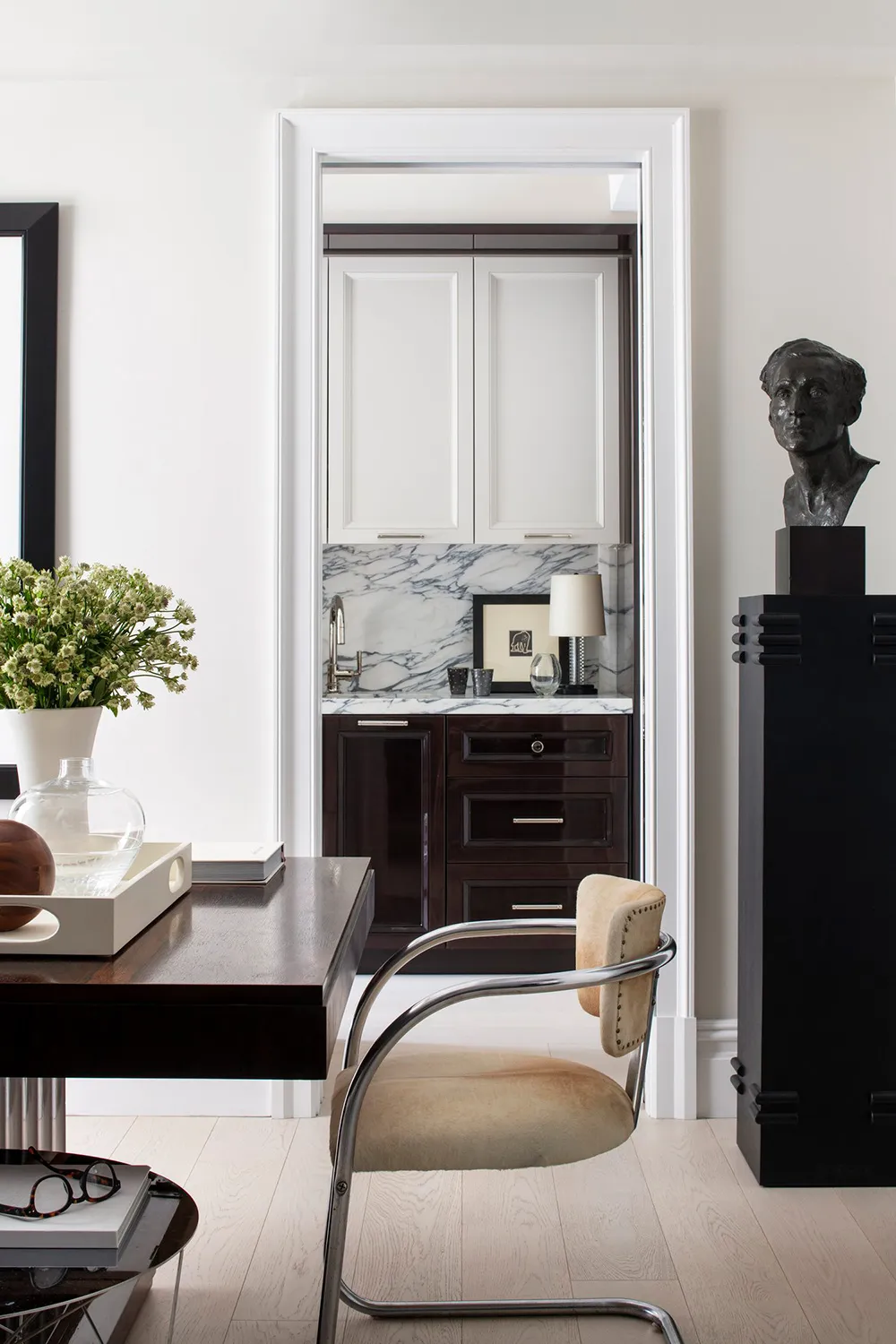 Style moderne en noir et blanc à New York avec des détails classiques - Gallery image 5