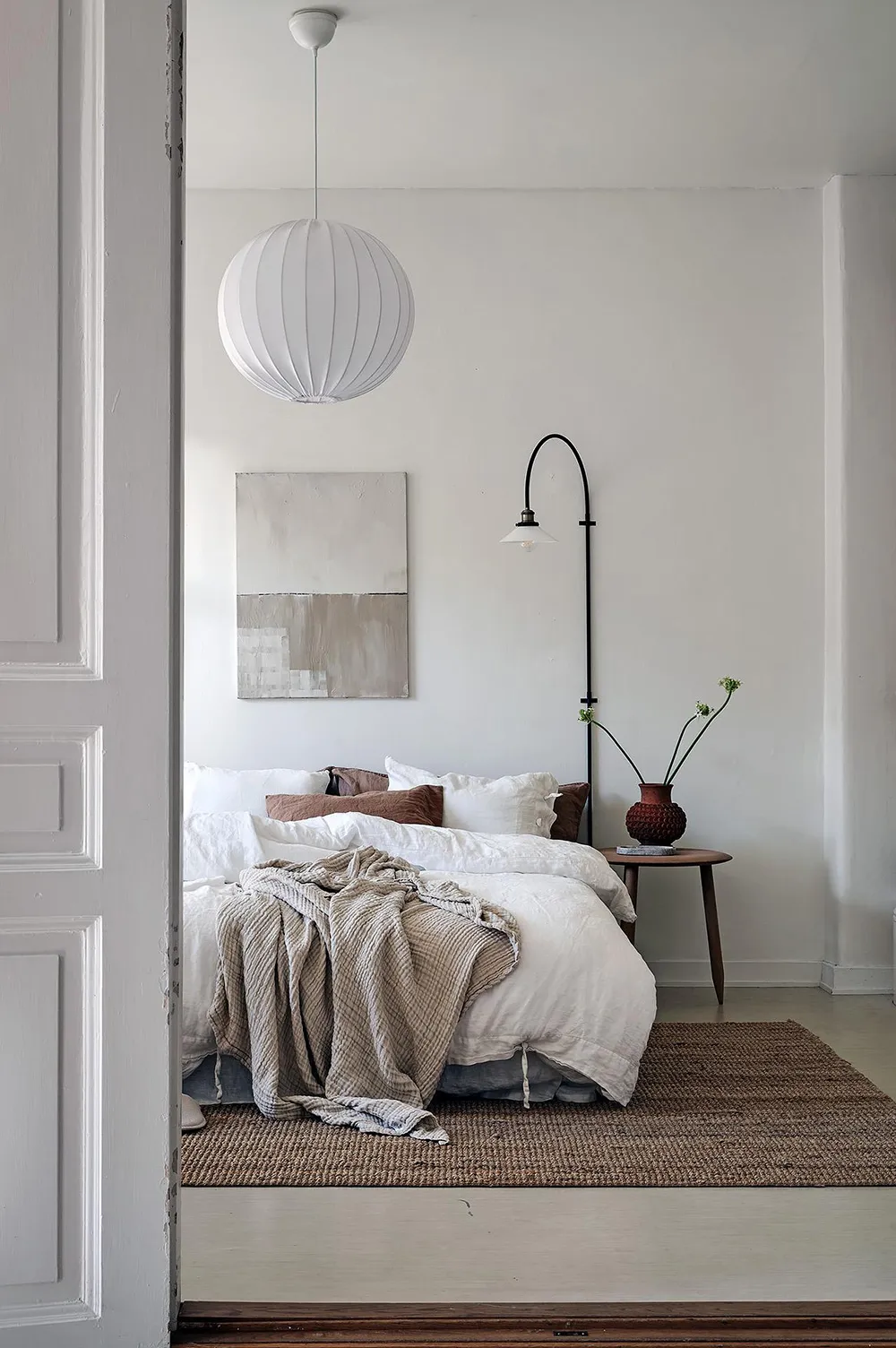 Уютный черно-белый интерьер шведской квартиры - Gallery image 12