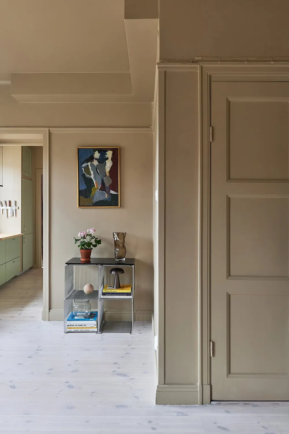 स्वीडिश अपार्टमेंट डिज़ाइन में असामान्य रंगों का उपयोग (59 वर्ग मीटर) - Gallery image 4