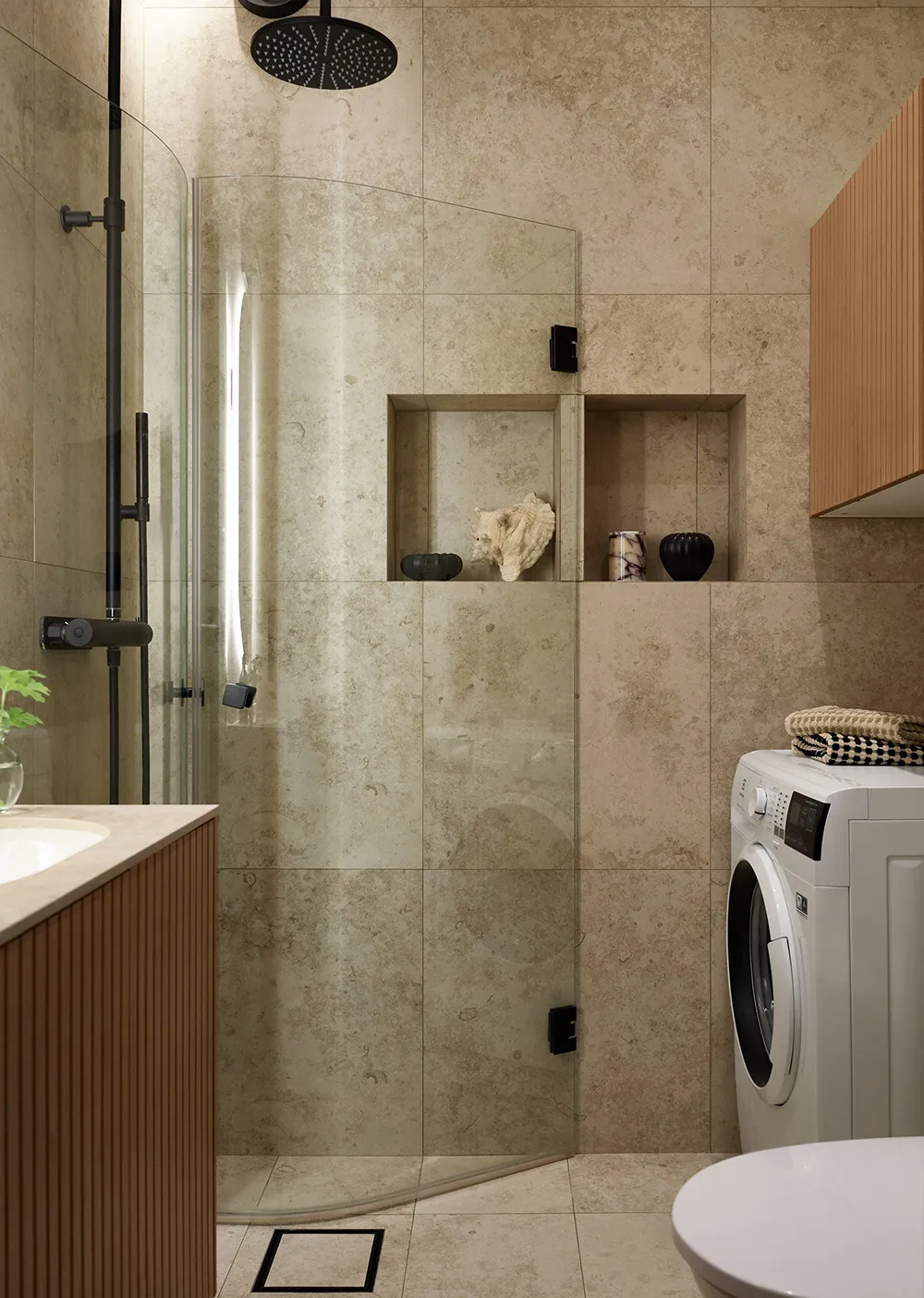 温かみのある砂色の調子と興味深いディテール:ストックホルムにあるアパートメント - Gallery image 39