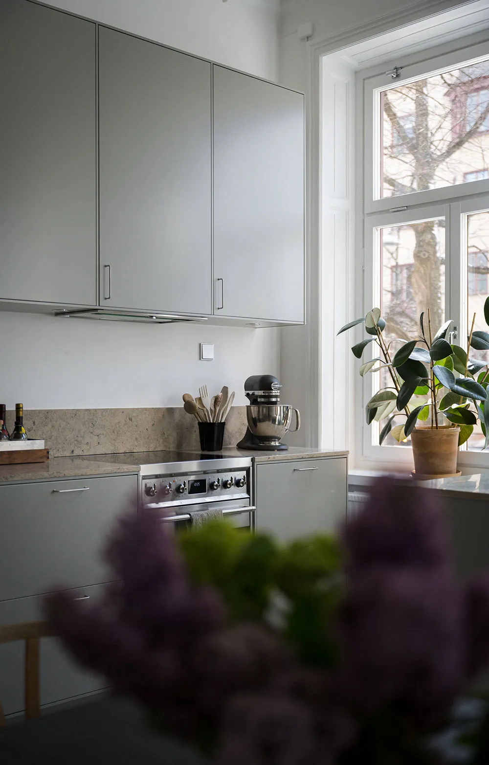 Sala oliva y tablas de surf: apartamento espacioso en Estocolmo - Gallery image 13