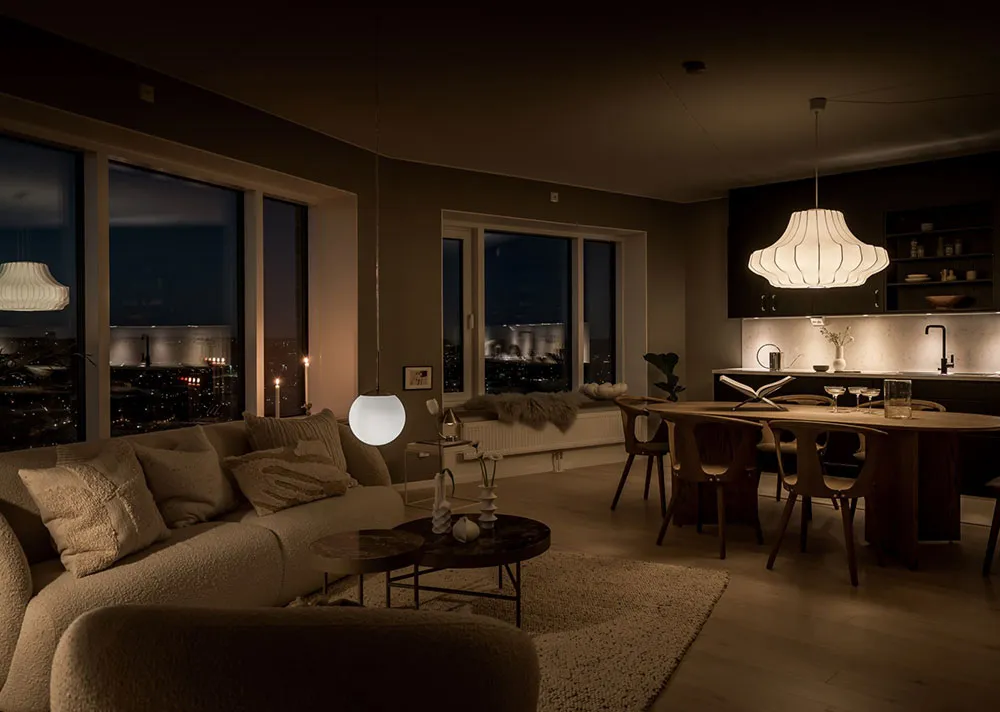 Nowoczesny skandynawski interior w odcieniach szarości w wysokim budynku w Gotenburze - Gallery image 10