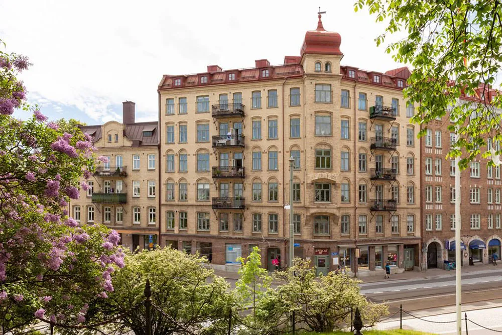 गर्म लिविंग रूम एवं शीतल बेडरूम: गोथेनबर्ग में स्थित एक आरामदायक अपार्टमेंट (66 वर्ग मीटर) - Gallery image 25